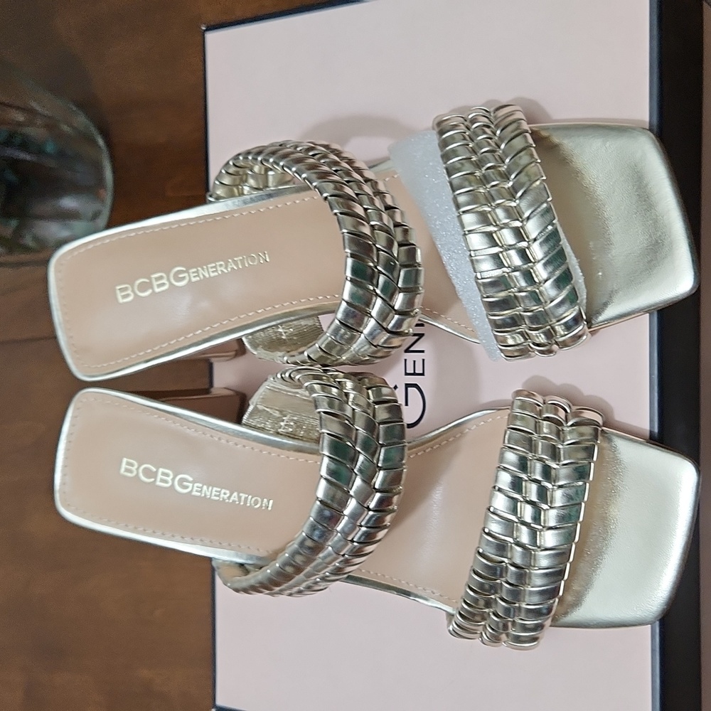 BCBGeneration gold heels - Picture 4 of 5